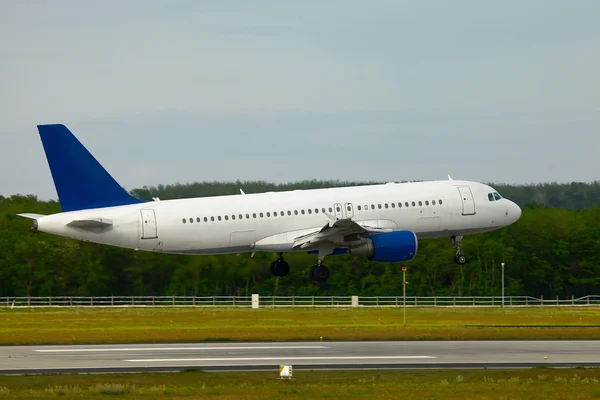 Plane landing — Stock Photo, Image