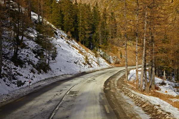 Dağ yolu — Stok fotoğraf