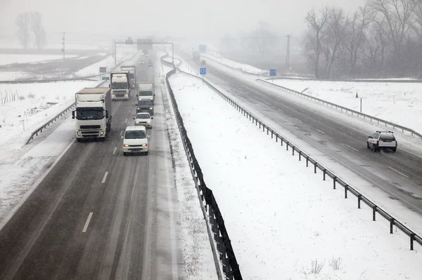 Snöiga landsvägen — Stockfoto