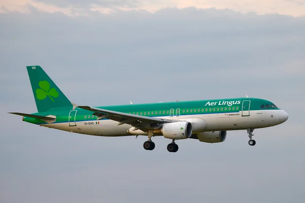 Plane landing — Stock Photo, Image