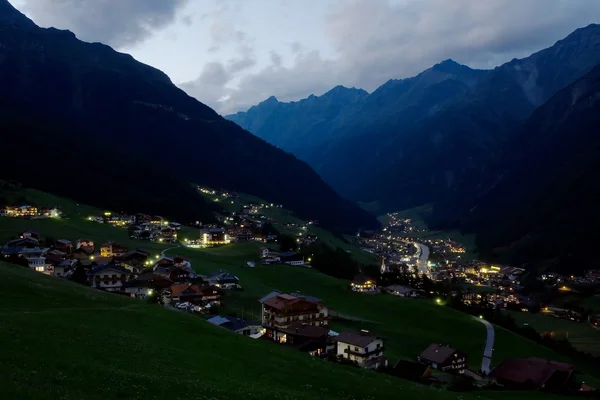 Valle alpina — Foto Stock