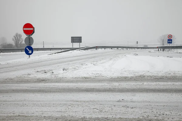 Autostrada innevata — Foto Stock