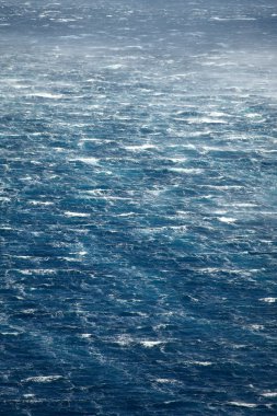 fırtınalı dalgalar