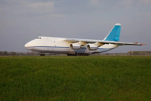 Frachtflugzeug — Stockfoto