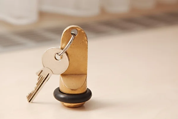 Nyckel i ett rum — Stockfoto