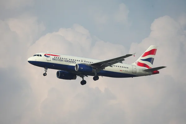 Plane landing — Stock Photo, Image