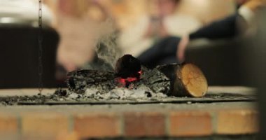 Şöminenin alevleri