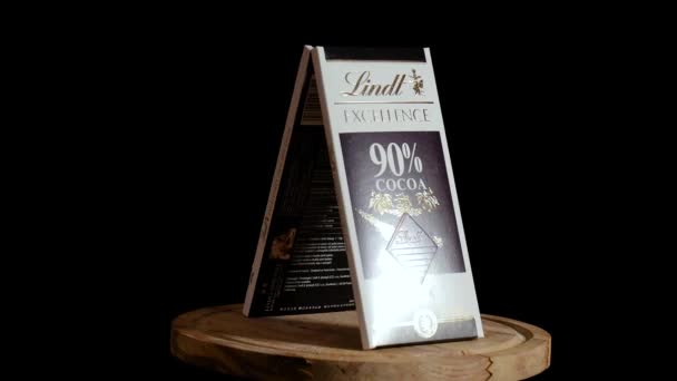 Lindt mörk chokladkakao 90 procent — Stockvideo