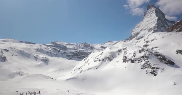 Matterhorn zimní krajina s mraky pohybující — Stock video