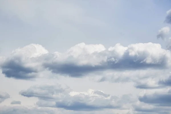 Nuvole Nel Cielo Blu — Foto Stock