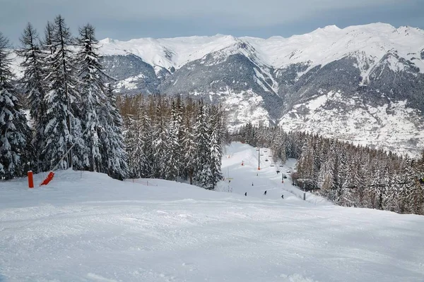 Pistes de ski depuis le sommet — Photo