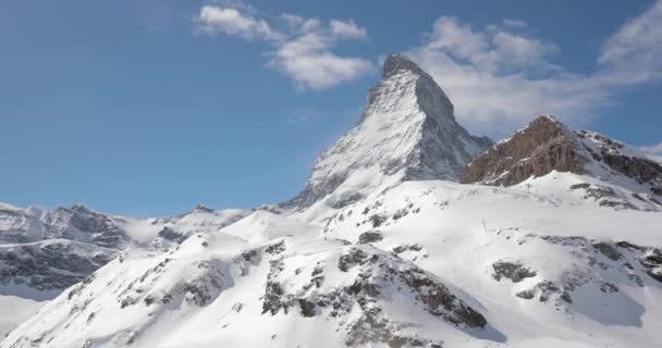 Matterhorn paysage hivernal avec nuages en mouvement — Video