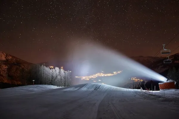 Ski slopes at night under the stars in the sky — Stock Photo, Image