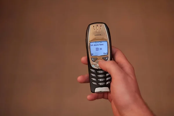 노키아 6310i, 오래 된 휴대폰에 알람 설정 로열티 프리 스톡 이미지