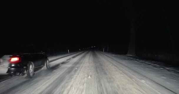 Winter verschneite Nachtfahrt — Stockvideo