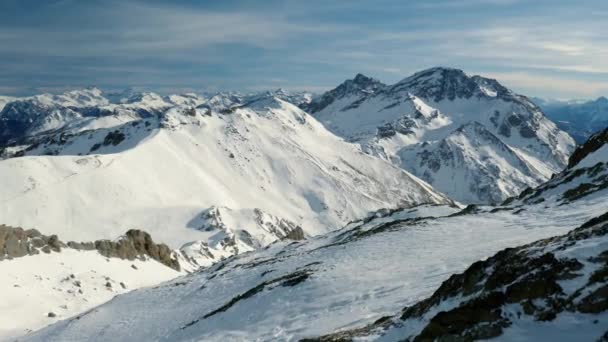 Снежные горы в Альпах — стоковое видео