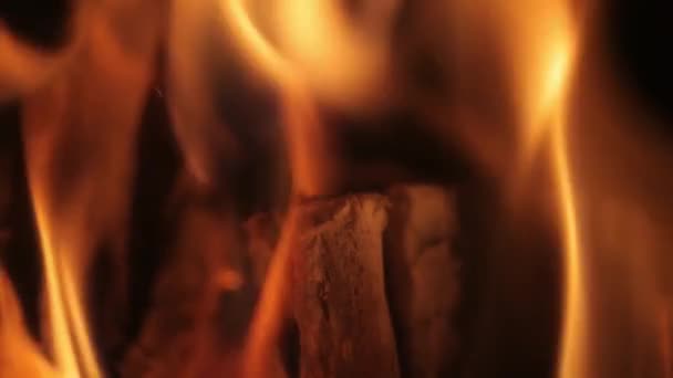 Flammor av öppen spis — Stockvideo
