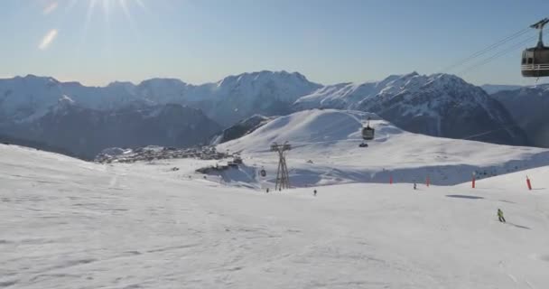 Снимок с лыжной точки зрения — стоковое видео