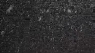 Geceleri kar yağıyor.