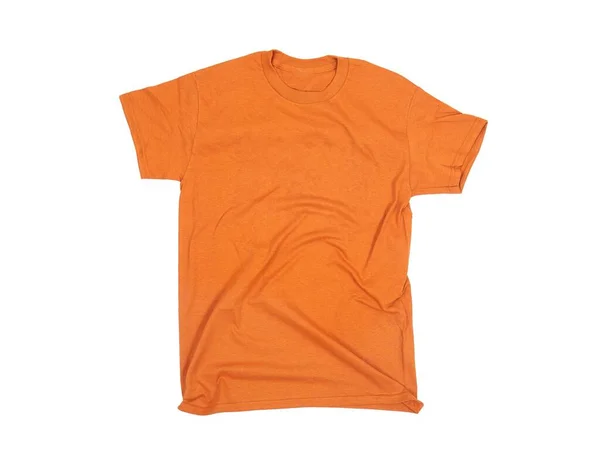 Оранжевая футболка пустой белый фон — стоковое фото