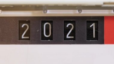 Yeni yıl 2022 Mekanik bir tezgahta