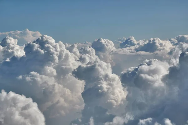 Облака сверху — стоковое фото