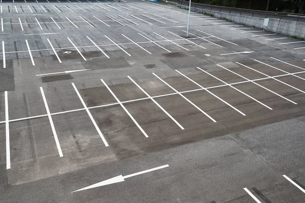 Üres parkolóhelyek — Stock Fotó