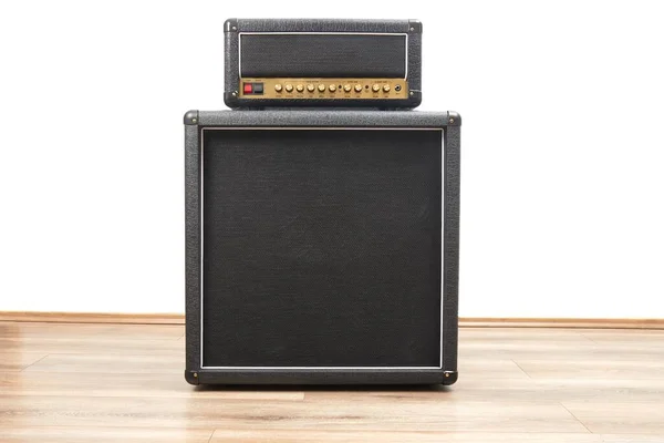 Cabezal amplificador de guitarra y altavoces gabinete 4x12 — Foto de Stock