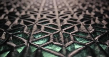 Metal ızgara yapı ışık yansımaları