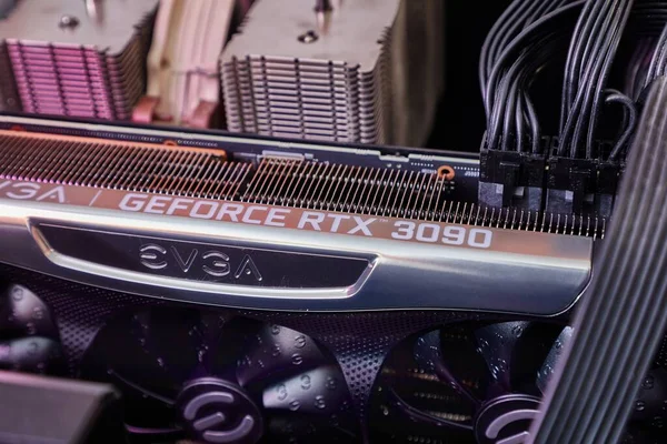 Geforce RTX 3090 Nvidia GPU grafik kartı oyun bilgisayarı yapılandırması içinde — Stok fotoğraf