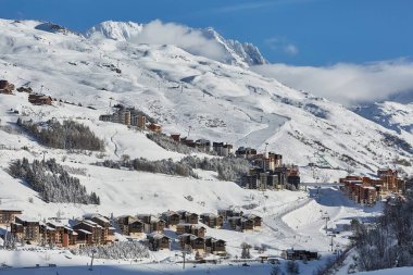 Dağlardaki Fransız Alpleri kayak merkezi