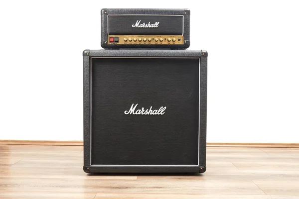 Cabezal amplificador de guitarra y altavoces gabinete 4x12 — Foto de Stock