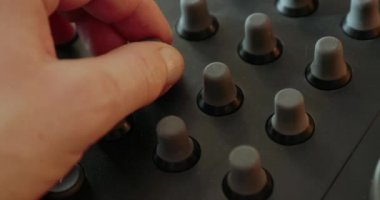 Ses karıştırıcı düğmesi ayarla