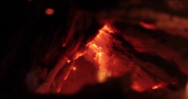 Camp fire glowing red — Stock Video