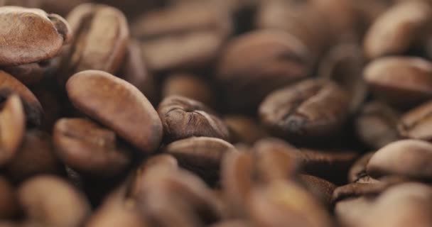 Ψητά φασόλια καφέ περιστρεφόμενα — Αρχείο Βίντεο