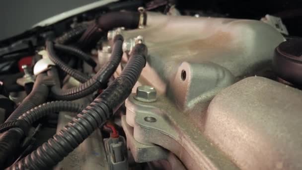 車のエンジンベイプローブレンズスライダーの動き — ストック動画