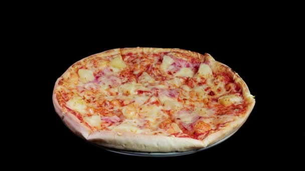 Pizza spinning on a plate — Stock Video