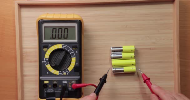 AA battery cells voltage checking — Stock Video