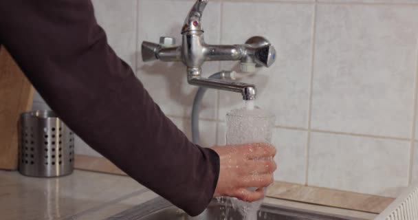 Water drinking glass fill excessive spilling — Stock Video