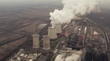 Elektrik santrali soğutma kulesi hava görüntüsü
