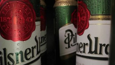 Pilsner Urquell sonda mercekli bira kutuları