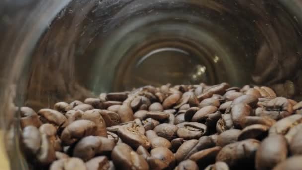 Ψητά φασόλια καφέ περιστρεφόμενα — Αρχείο Βίντεο