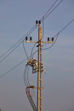 Elektrik çizgi sütunu