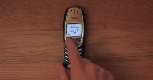 Old Mobile Phone Turning On Bluetooth — Stock Video