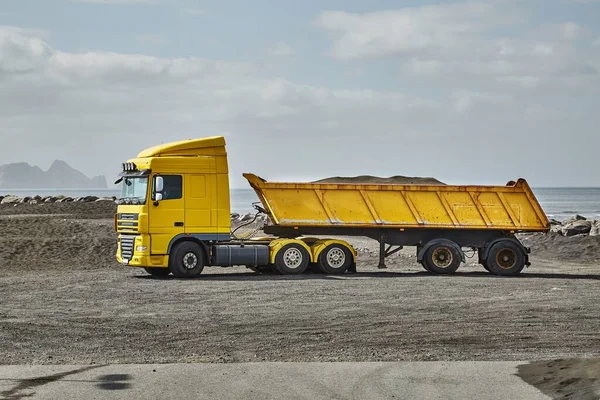 노란색 덤프 트럭 — 스톡 사진