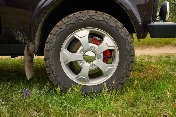Wheel of a 4x4 vehicle — Stock Photo, Image