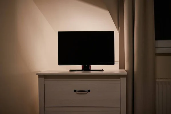 TV dans une chambre luxuriante — Photo