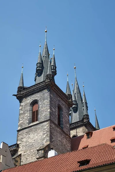 Pohled na Pražské náměstí s Týnským kostelem — Stock fotografie