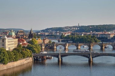 Prag, Vltava Nehri, Tekneler ve Köprüler