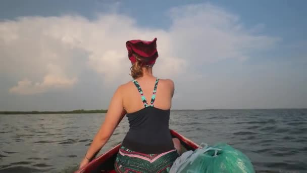 在湖上划船 — 图库视频影像